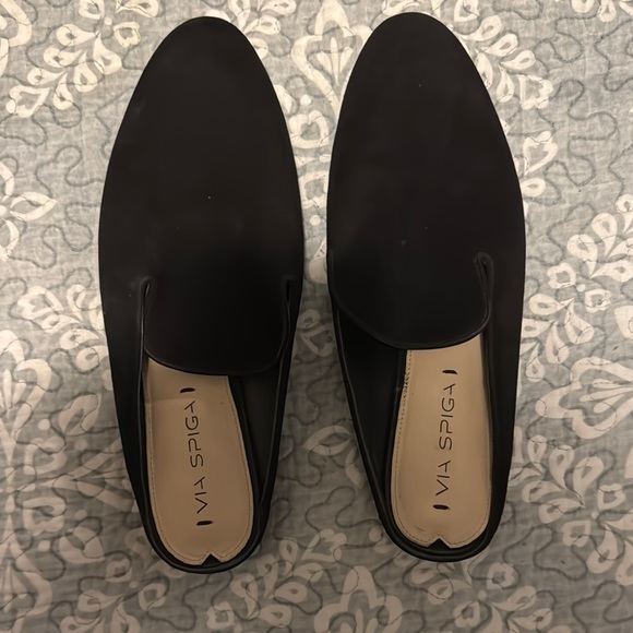 Via Spiga Elegant Black Slip-Ons - Picture 4 of 7
